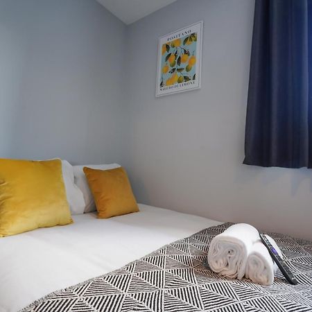 En-Suite Double Rooms, Smart Tv Comfy Style ラネリー エクステリア 写真