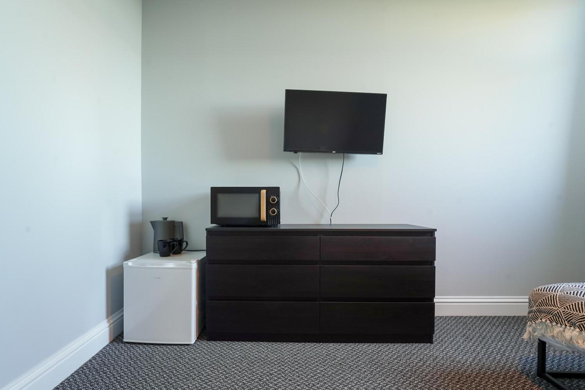 En-Suite Double Rooms, Smart Tv Comfy Style ラネリー エクステリア 写真