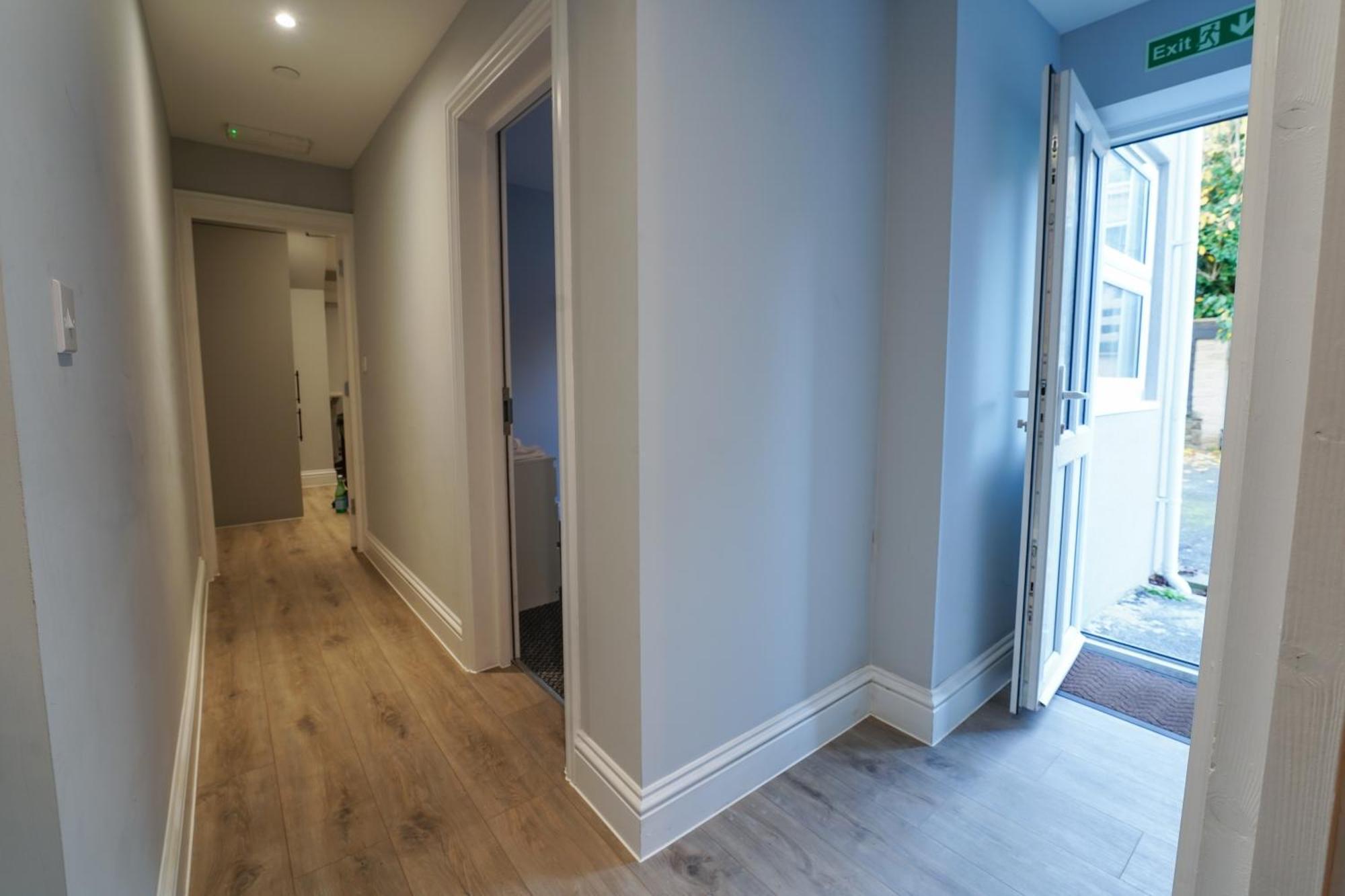 En-Suite Double Rooms, Smart Tv Comfy Style ラネリー エクステリア 写真