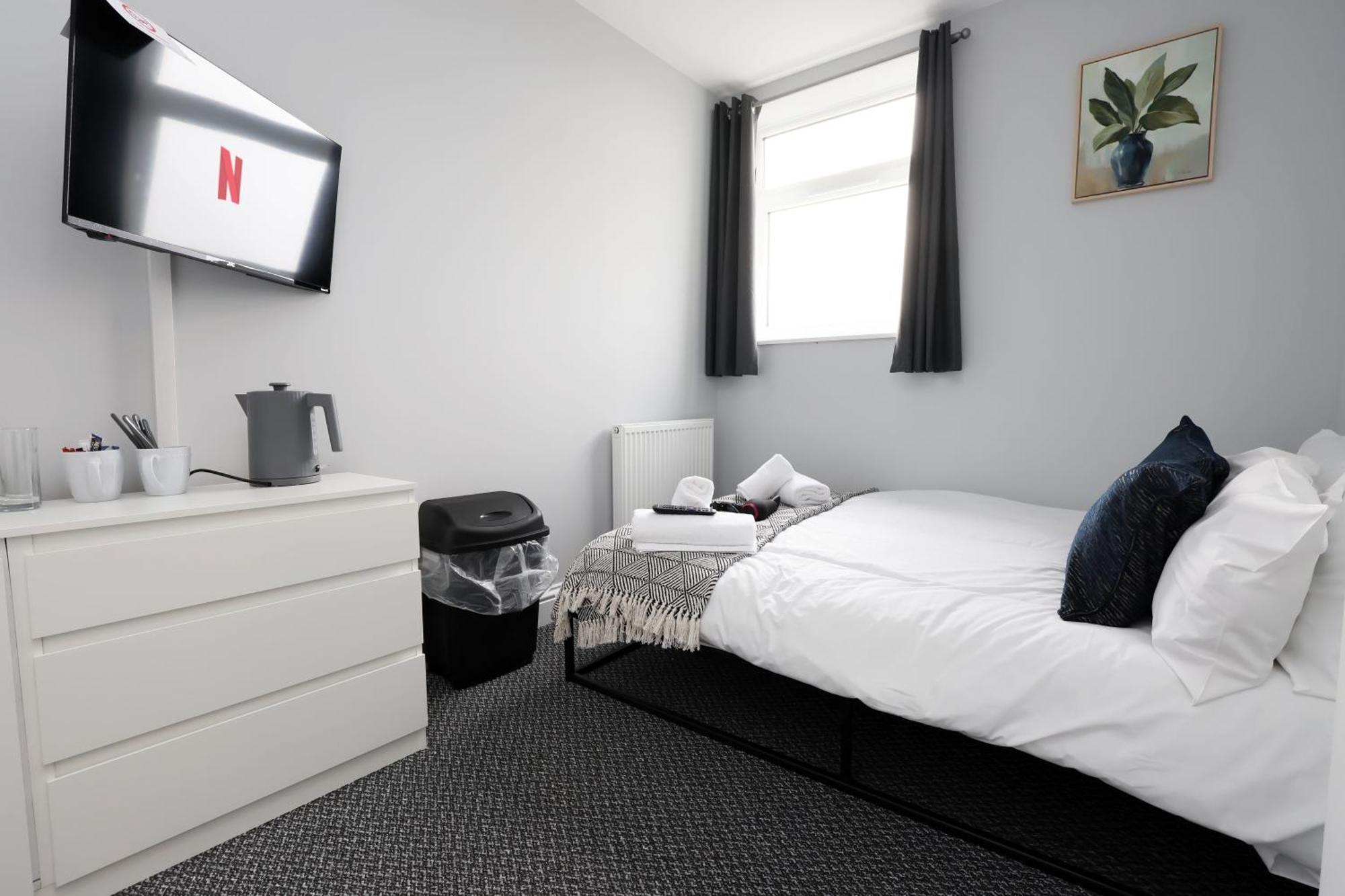 En-Suite Double Rooms, Smart Tv Comfy Style ラネリー エクステリア 写真