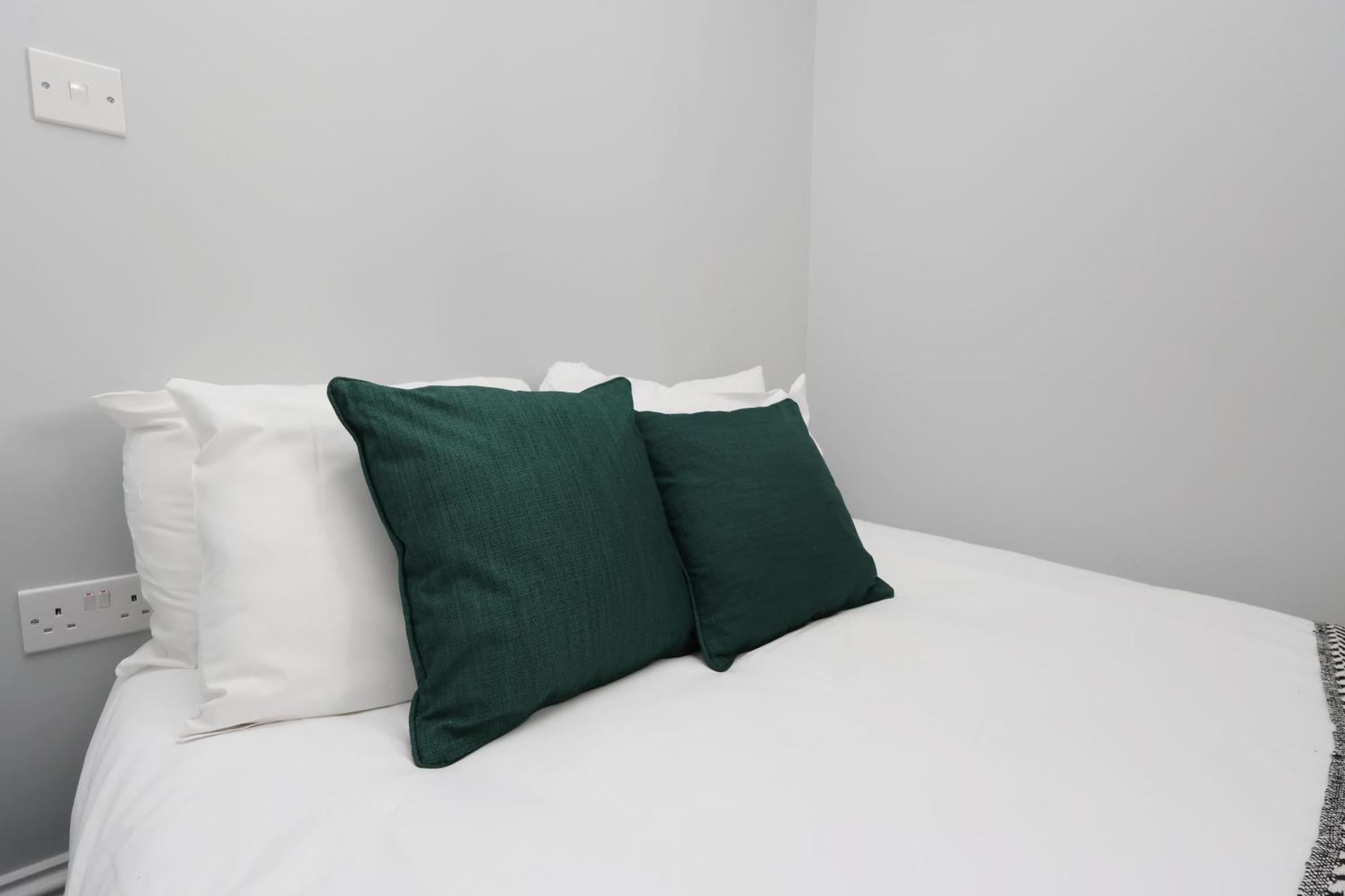 En-Suite Double Rooms, Smart Tv Comfy Style ラネリー エクステリア 写真