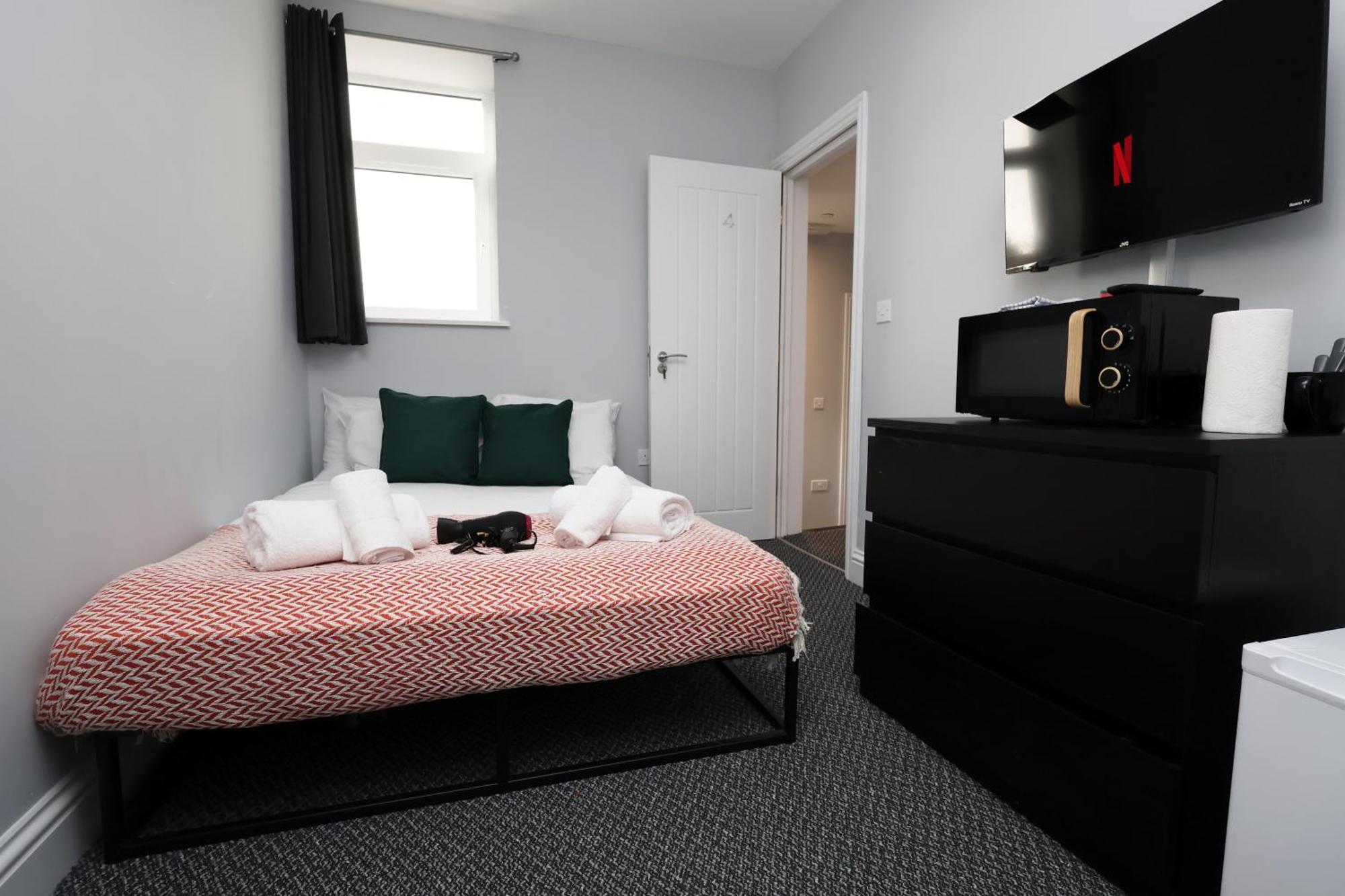 En-Suite Double Rooms, Smart Tv Comfy Style ラネリー エクステリア 写真
