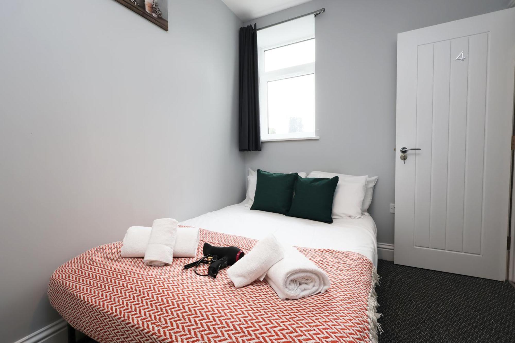 En-Suite Double Rooms, Smart Tv Comfy Style ラネリー エクステリア 写真