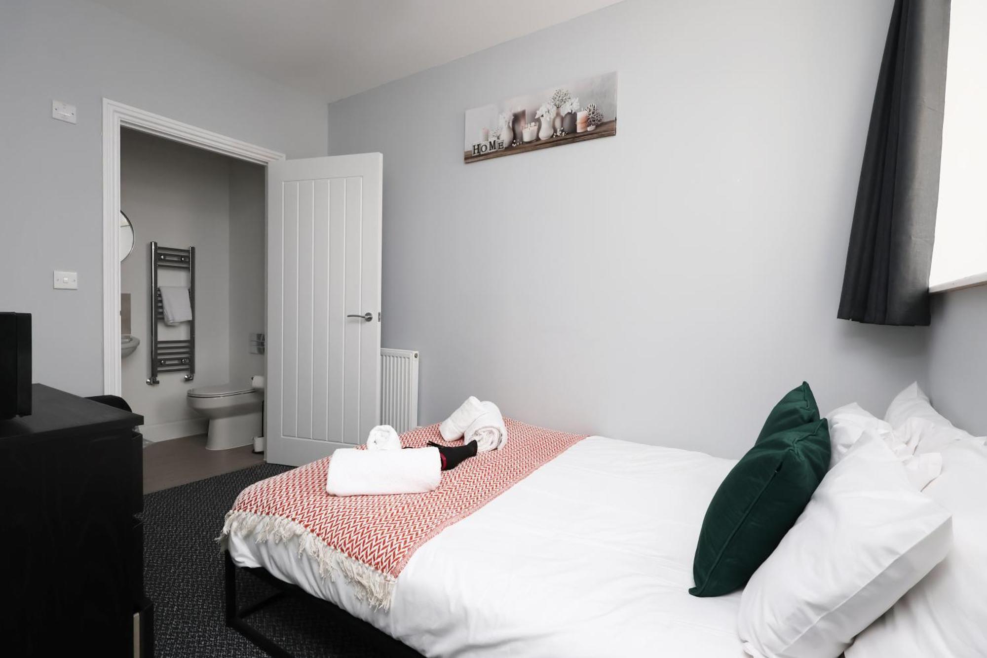 En-Suite Double Rooms, Smart Tv Comfy Style ラネリー エクステリア 写真