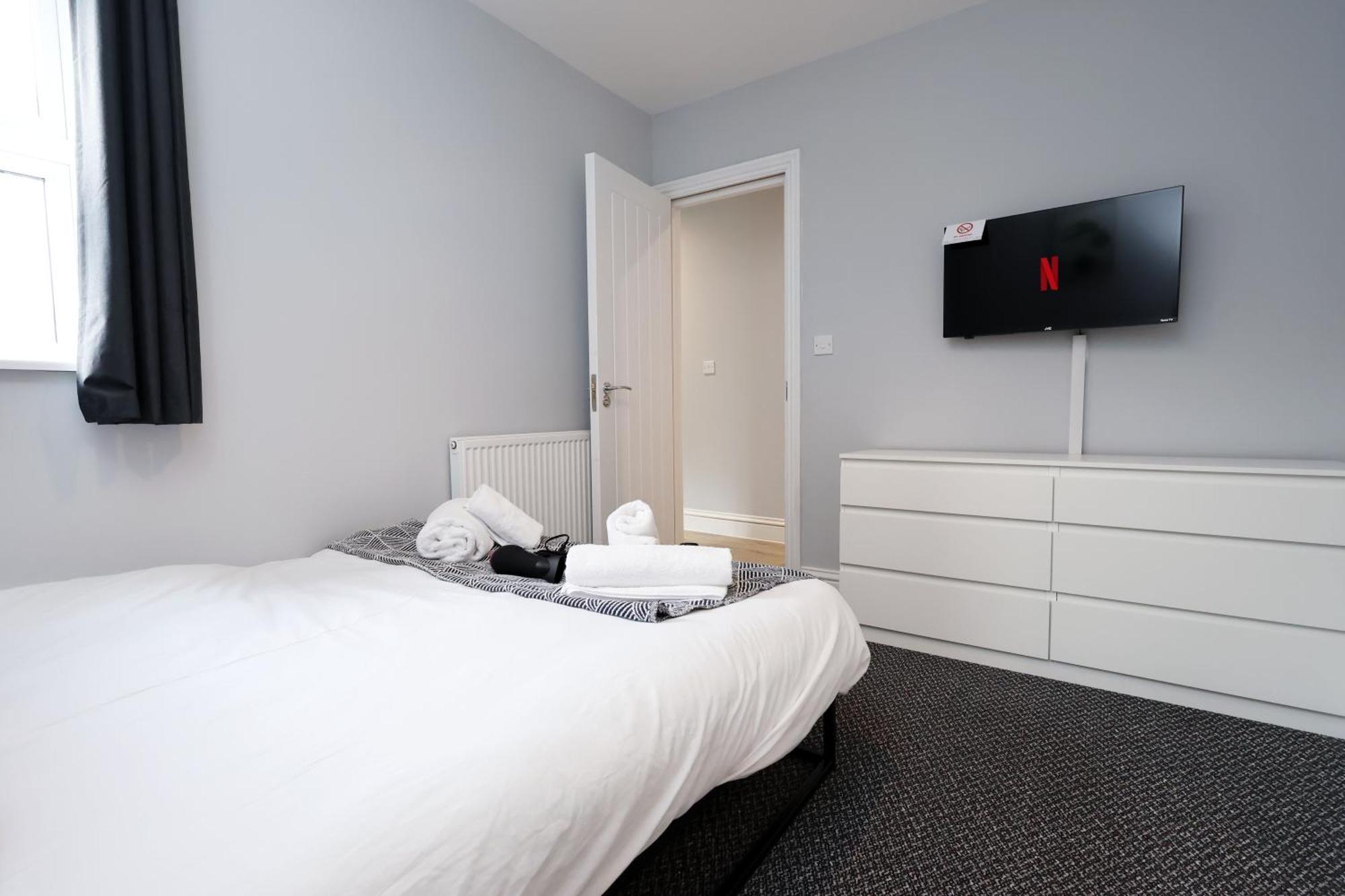 En-Suite Double Rooms, Smart Tv Comfy Style ラネリー エクステリア 写真