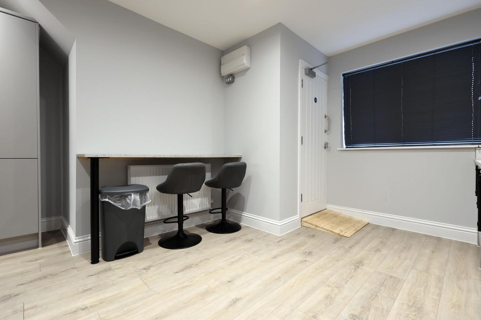 En-Suite Double Rooms, Smart Tv Comfy Style ラネリー エクステリア 写真