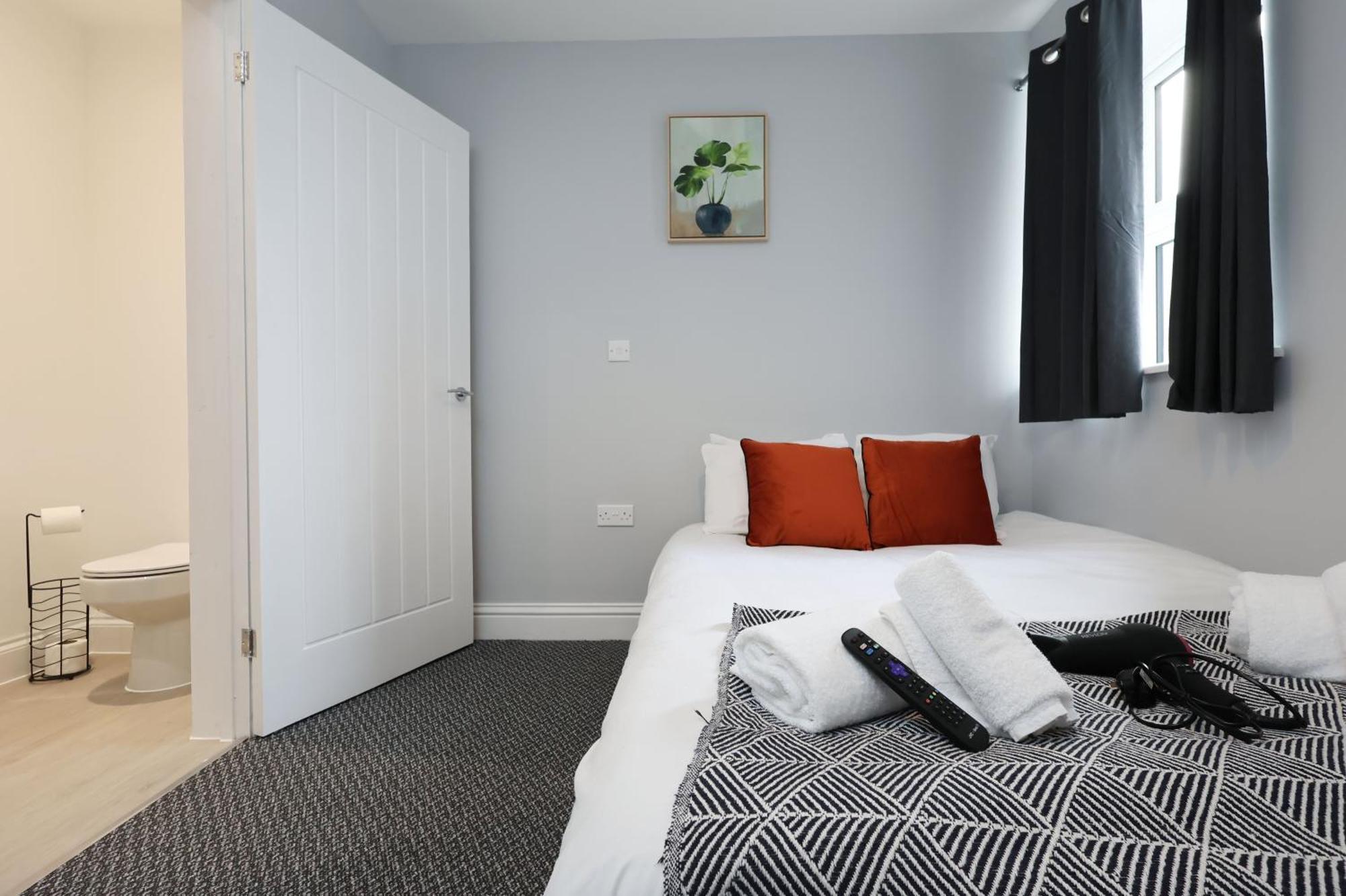 En-Suite Double Rooms, Smart Tv Comfy Style ラネリー エクステリア 写真