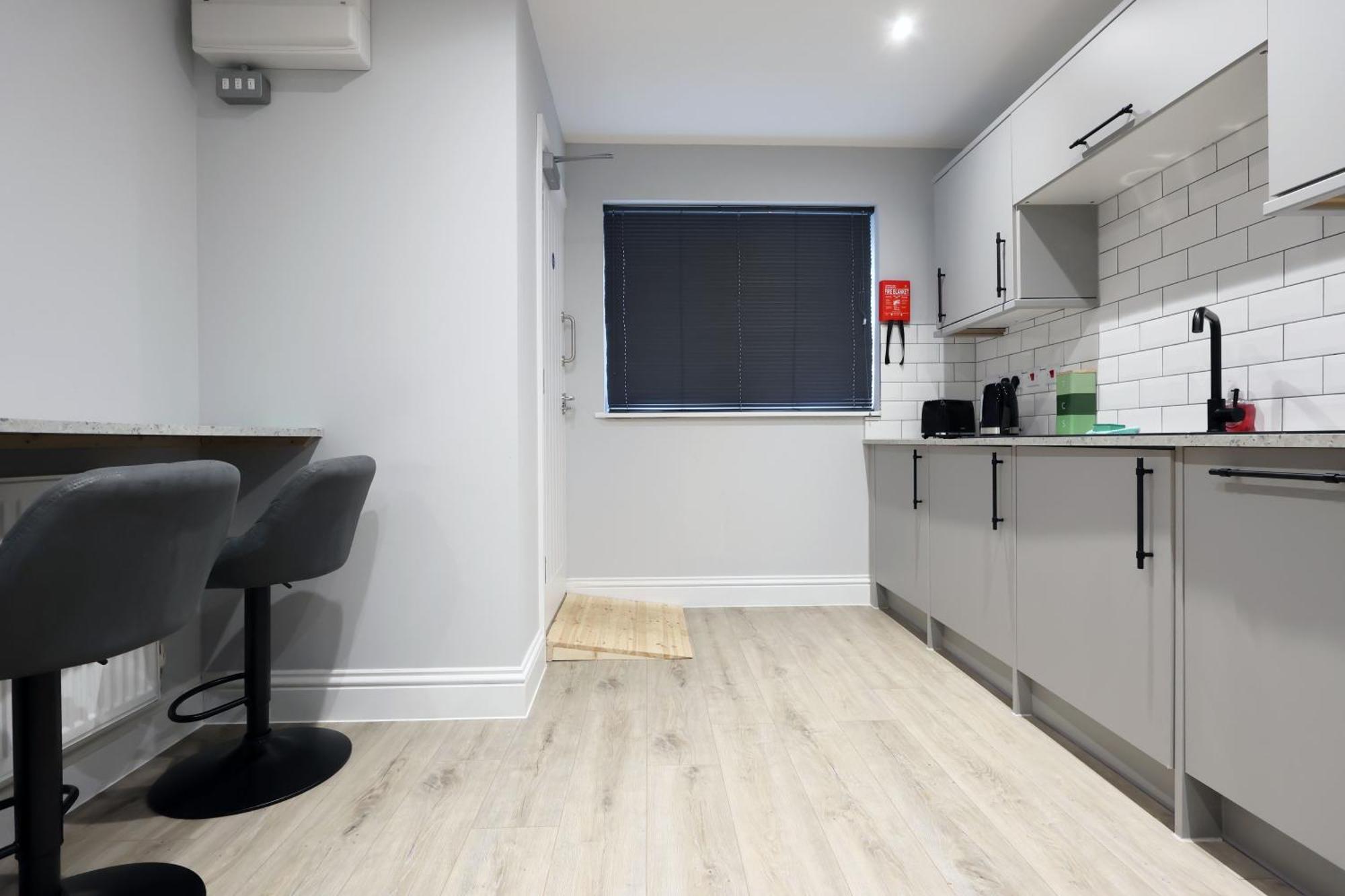 En-Suite Double Rooms, Smart Tv Comfy Style ラネリー エクステリア 写真
