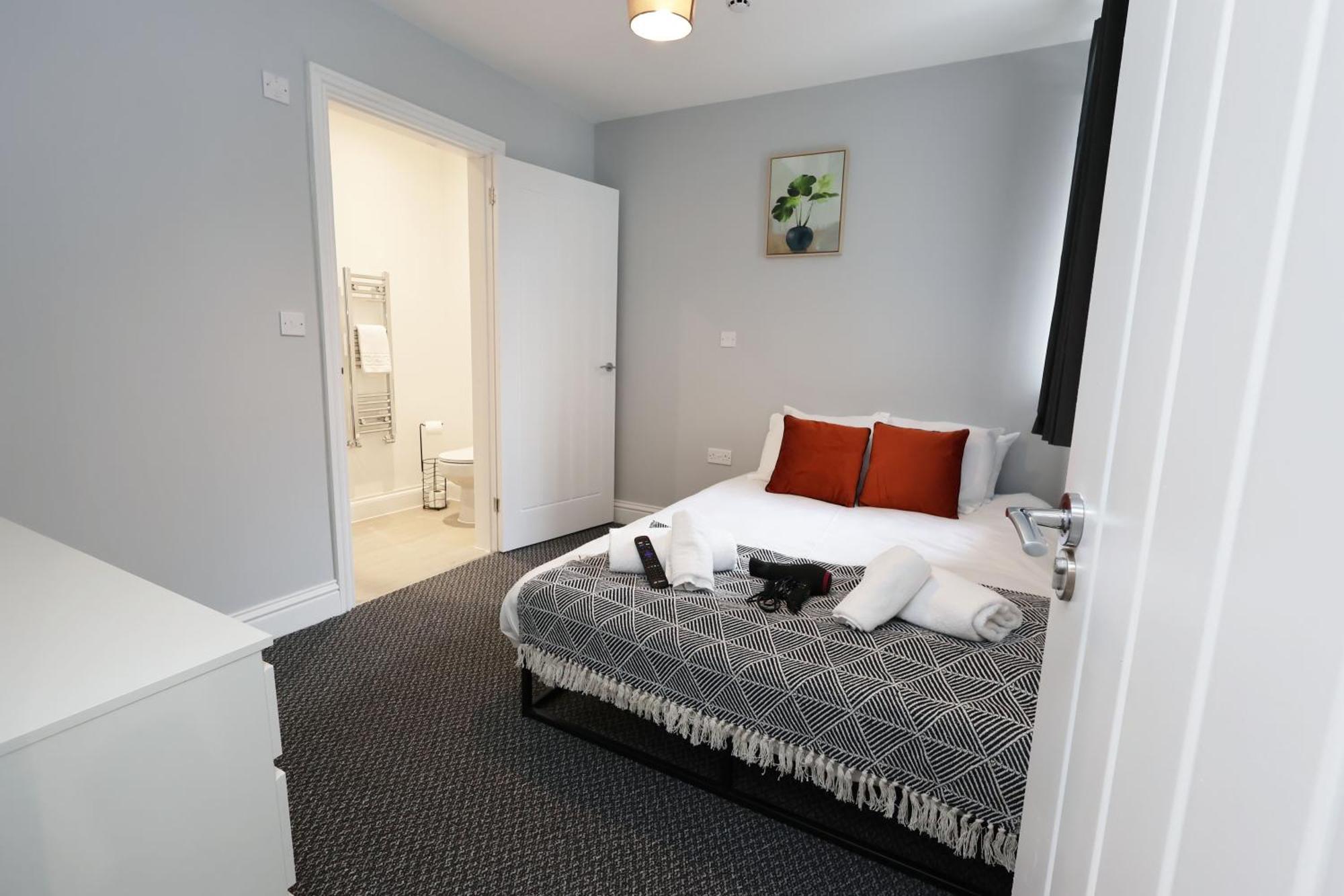 En-Suite Double Rooms, Smart Tv Comfy Style ラネリー エクステリア 写真