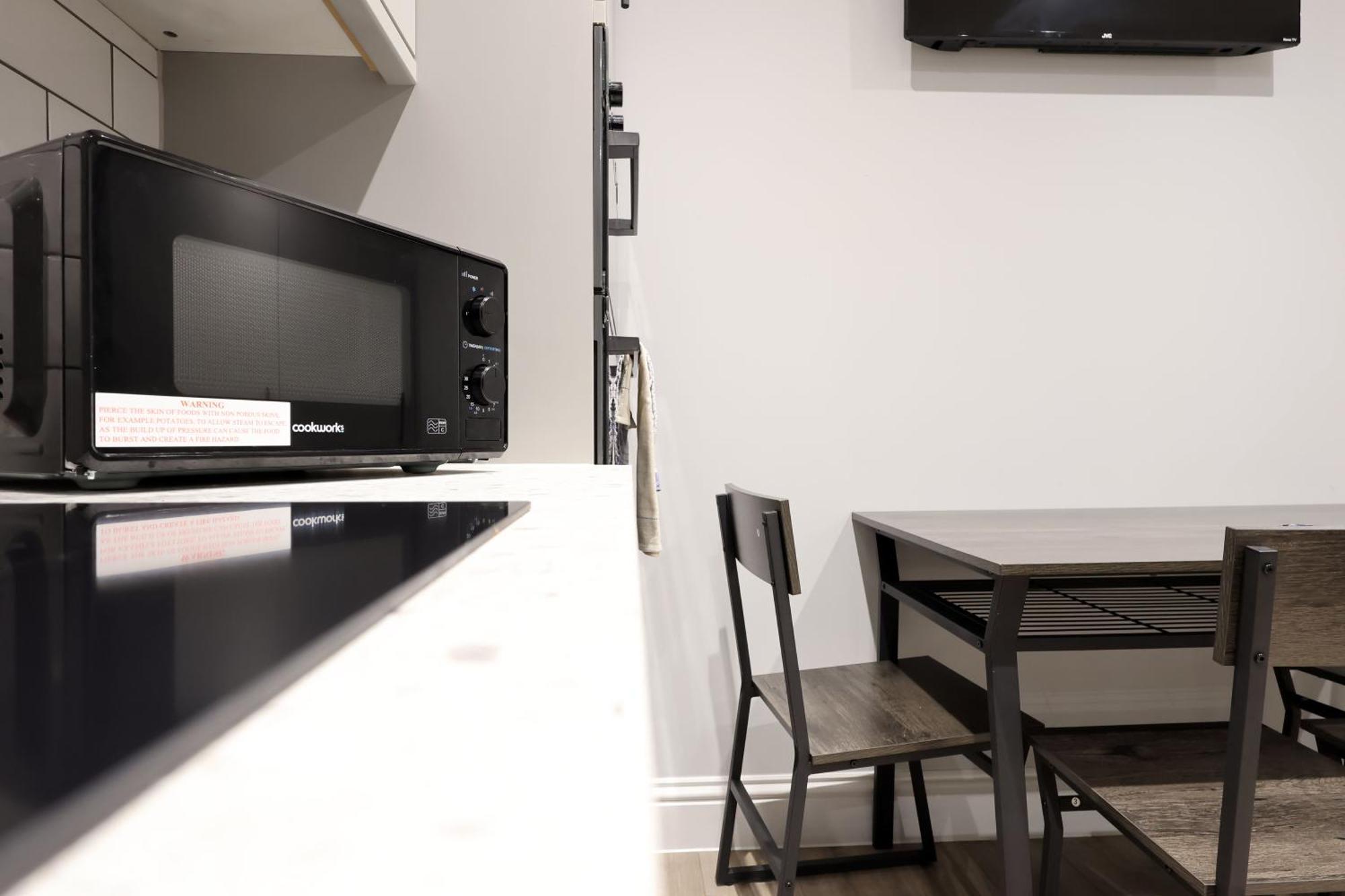 En-Suite Double Rooms, Smart Tv Comfy Style ラネリー エクステリア 写真