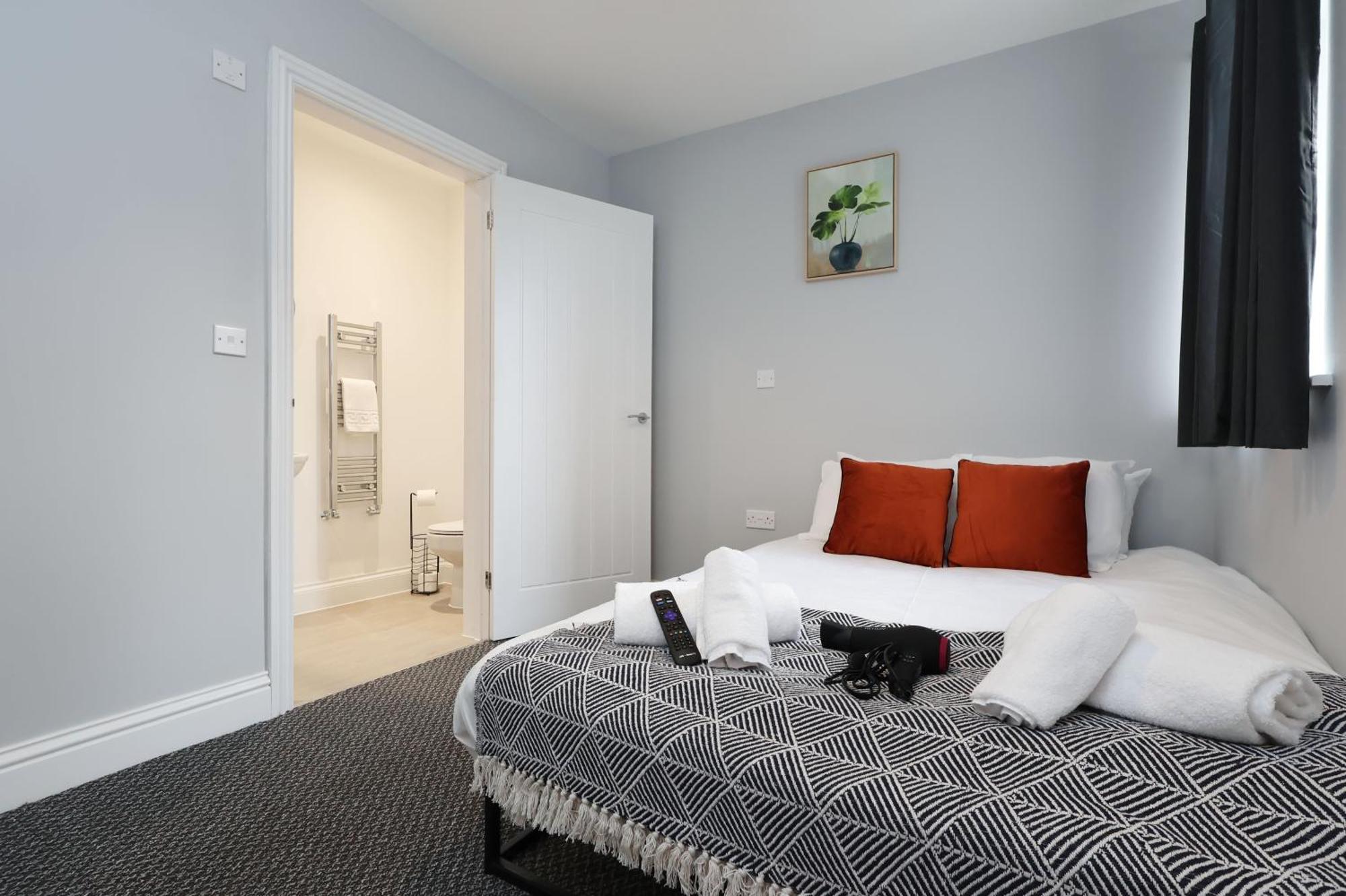 En-Suite Double Rooms, Smart Tv Comfy Style ラネリー エクステリア 写真