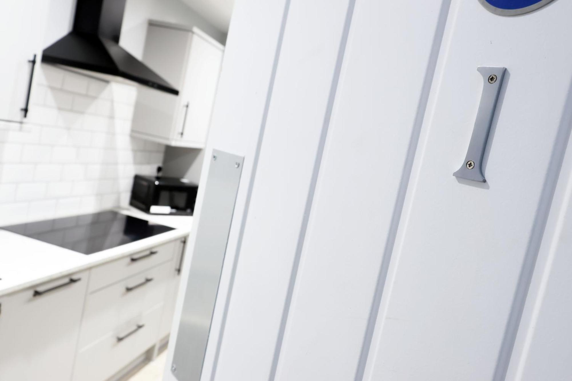 En-Suite Double Rooms, Smart Tv Comfy Style ラネリー エクステリア 写真