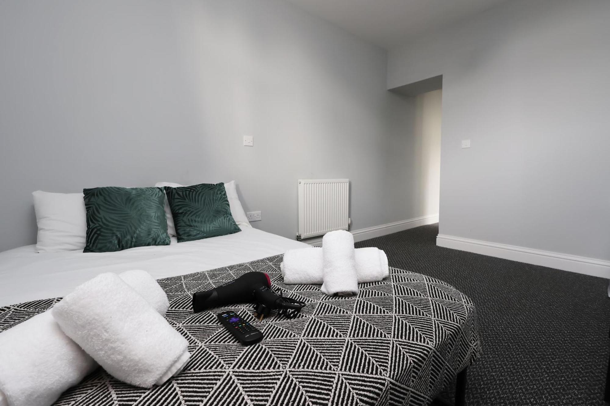 En-Suite Double Rooms, Smart Tv Comfy Style ラネリー エクステリア 写真