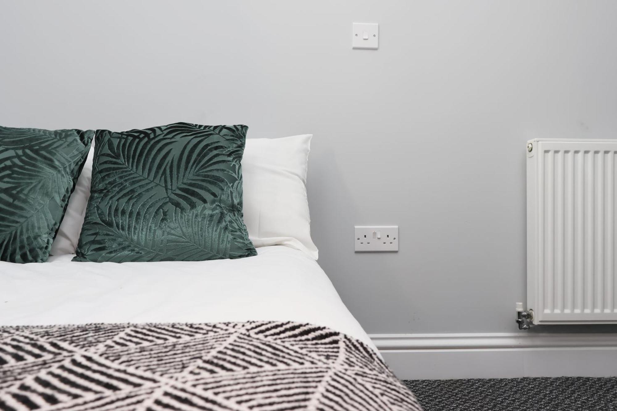 En-Suite Double Rooms, Smart Tv Comfy Style ラネリー エクステリア 写真