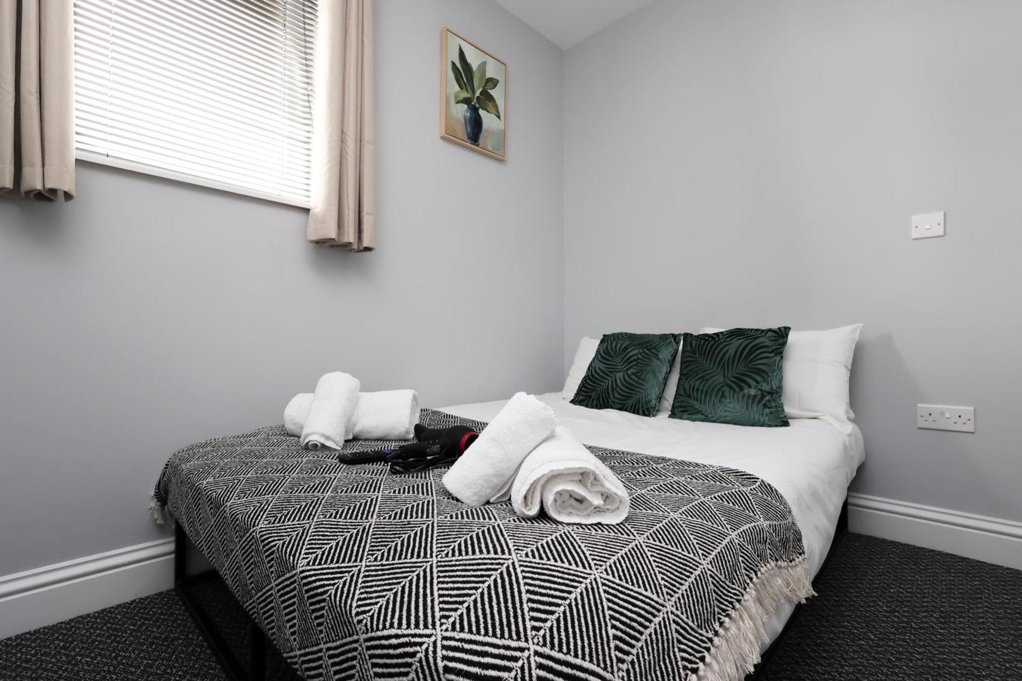 En-Suite Double Rooms, Smart Tv Comfy Style ラネリー エクステリア 写真