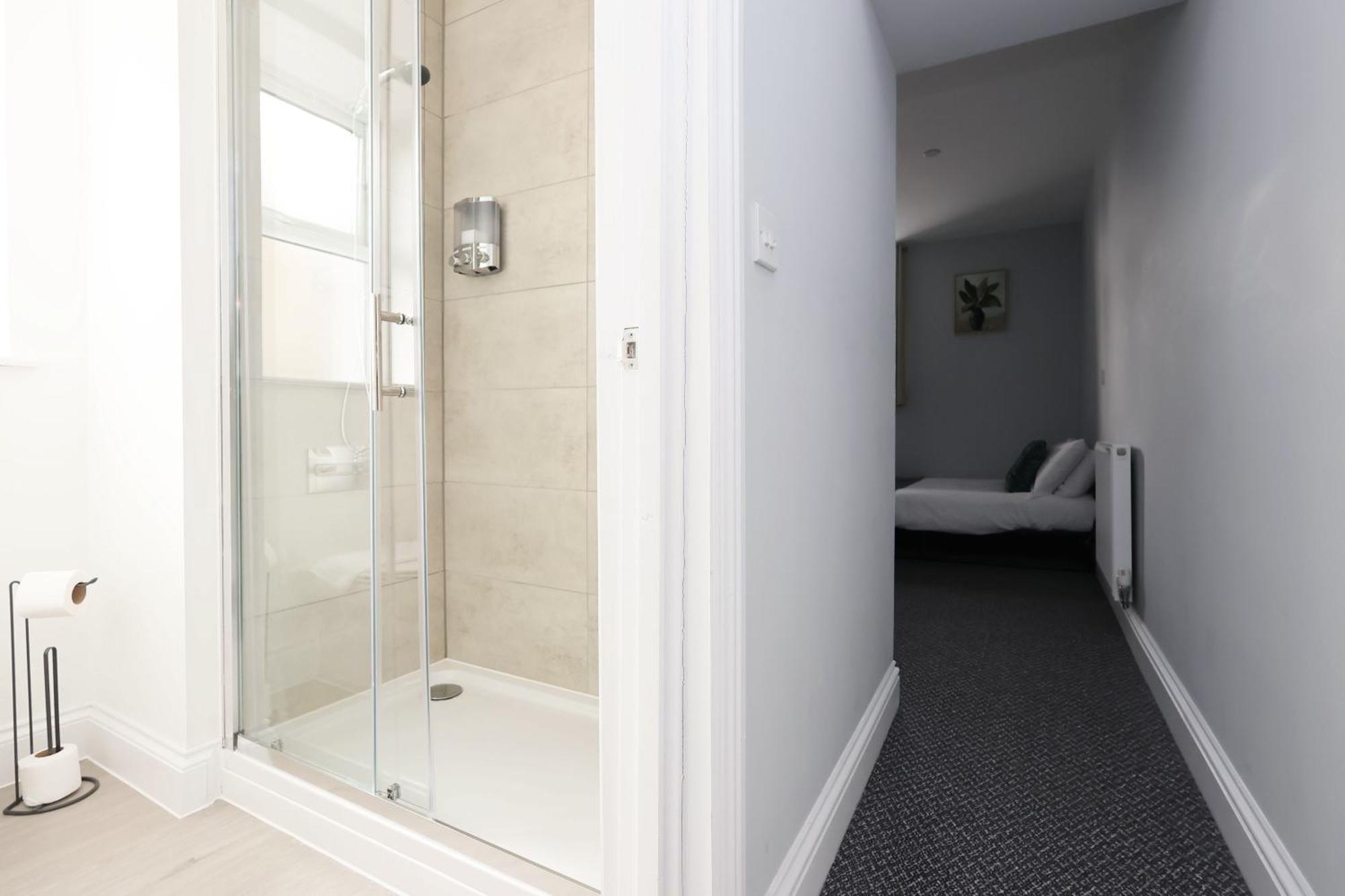 En-Suite Double Rooms, Smart Tv Comfy Style ラネリー エクステリア 写真