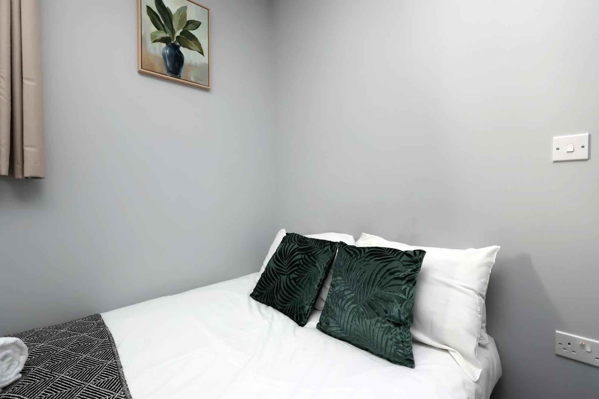En-Suite Double Rooms, Smart Tv Comfy Style ラネリー エクステリア 写真